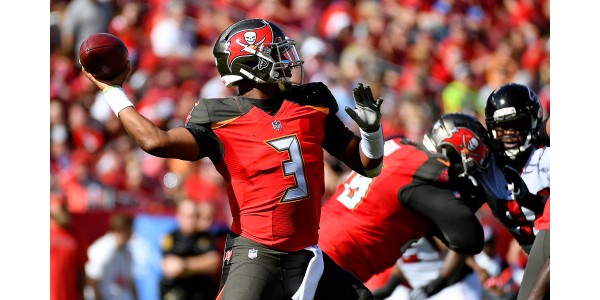 Katsojat odottavat innolla New Orleans Saintsin ja Tampa Bay Buccaneersin avausottelua